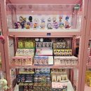 푸드인더박스 | [더현대 놀거리] 플레이 인더박스 / 짱구피규어 도라에몽 후기 가격 랜덤박스 가챠 굿즈 네컷사진