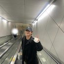 [일상]“3장 근황”…정준원, 겨울밤 역 escalator→해맑은 미소로 근황 전한 순간 이미지
