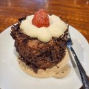 잠원로69(킴스클럽 강남점 앞) | 스타벅스 케이크 디저트 칼로리 맛 가격 만족 후기:: 딸기 촉촉 초코 생크림 케이크, 초코 품은 부생카...
