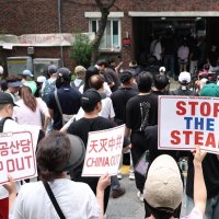 [6·3 지선] 잠실7동 투표소 봉쇄 장기전…350여명 비 맞으며 "투표 무효"