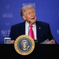 트럼프 "휘발유값 그리 높지 않아"…美유권자 65% "트럼프 탓"