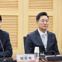 [단독] 오세훈-국힘 의원 연쇄 만찬서…이준석, 吳 삼행시 띄웠다 “오뚝이처럼, 세파를 이겨내니, 훈풍이로다”