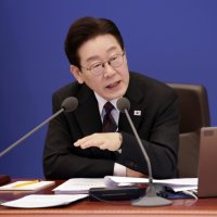 李대통령 "민주당 잘하고 있어...대통령 뒷전 된 일 없다"