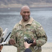 李 "전작권 전환, 내일도 가능"···美 "한국 사령관이 주한미군 지휘할 수 있겠나" 회의감