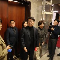 국힘 소장파 “절윤 요구 않겠다, 책임은 장동혁 몫”