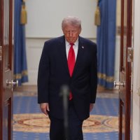 "트럼프 미쳤다" 등 돌린 최측근…MAGA 핵심마저 '광기' 직격