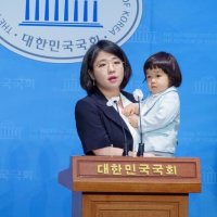 아기 안고 국회 왔던 ‘엄마 의원’…용혜인, 36세 장관 후보자로
