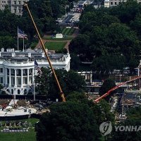 트럼프 행정부, 대법에 "백악관 연회장 공사 계속하게 해달라"