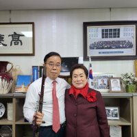 [단독]尹측에 공들인 신천지…근우회 이희자, 박성중에 장검 전달