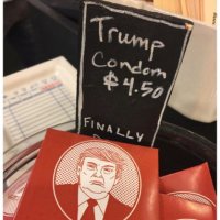 '트럼프 콘돔 판매합니다'…의문女 6명과 트럼프, 앱스타인 사진 공개