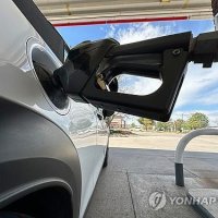 미국 휘발유 가격 갤런당 4.54달러, 4년 만에 최고치 경신…고유가發 물가 충격 우려