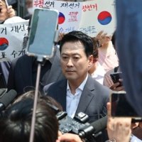 경찰 경고에도 체육단체 진입 못 해…장동혁 등 국힘 속속 도착
