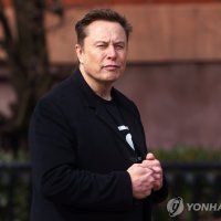 머스크, 백인 우월주의 빠졌나…지난달 내내 음모론 게시