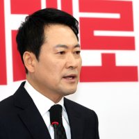 지지율 17% 추락에도…국힘에서 나온 말 "우리에겐 100만 당원이 있다"