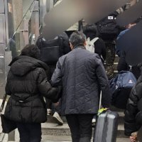 "명절 어렵게 구한 좌석일텐데"...만석기차에서 아기 엄마의 눈물 [오따뉴]