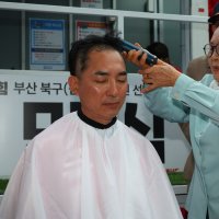 [속보] 박민식, 어머니 손으로 삭발…“배신자 한동훈과 단일화 안 해”