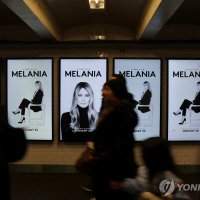 트럼프에 잘보이려나…아마존, '멜라니아' 홍보에 500억원 투입