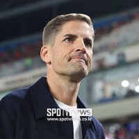 "더 이상 한국인 감독들에게 맡기지 마라" 축구 팬들 극대노, '월드컵 망친' 홍명보 향한 비판은 계속→모레노의 완승 덕분 [SPO 현장]