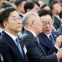 [속보]이재명 대통령 "현대차 새만금 투자 환영…규제·행정지원 문턱 파격적 낮추겠다"