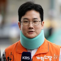 '음료 테러 자작극' 정이한…과거 학생부·여론조사 의혹 재조명