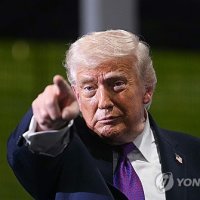 트럼프, 전쟁 속 금리인하 촉구…"다음 회의까지 기다리지 마라"(상보)