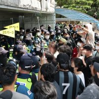 [속보] 잠실투표소 이어 이번엔 ‘개표소 봉쇄’…300여명 재선거 요구