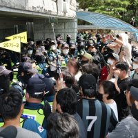 투표소→개표소 시위대, 2000명까지 늘어…"재선거·투표무효" 요구