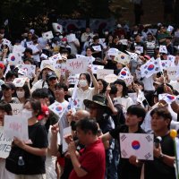 잠실개표소 시위 1만명 모였다…모스탄도 마이크 잡고 “부정선거” 주장