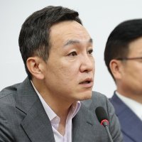 “박근혜 명예 회복해야” vs “탄핵 불복이냐”… 여야 설전