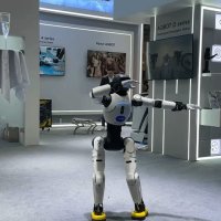 백덤블링부터 식당 운영까지…'모바일' 경계 허문 로봇의 습격[MWC26이 남긴 것③]