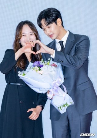 김수현 근황, 73억 손배소 논란 속 당당한 태도…진실은 밝혀질까? 관련 이미지 2