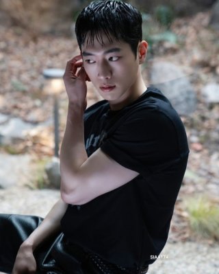 김수현 근황, 73억 손배소 논란 속 당당한 태도…진실은 밝혀질까? 관련 이미지 10
