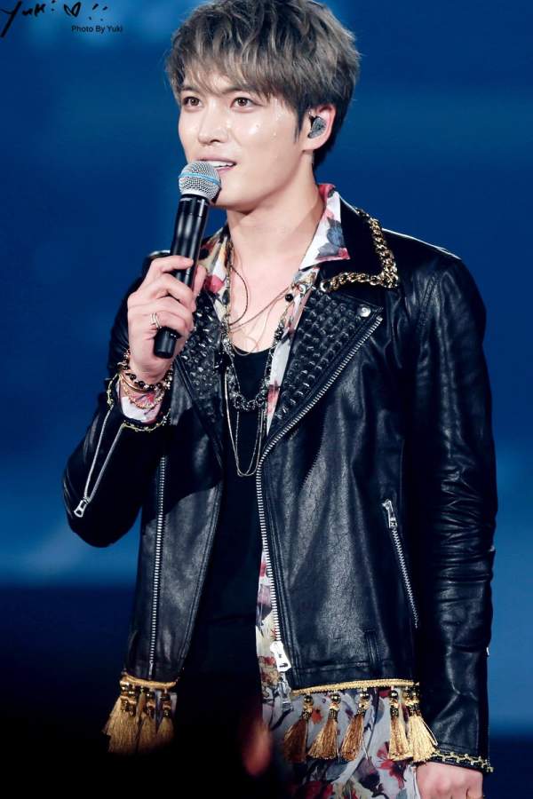 과거 동방신기시절 별명이 비쥬얼쇼크 였던 비쥬얼담당 김재중 10년전 사진과 현재 모습 사진 | 인스티즈