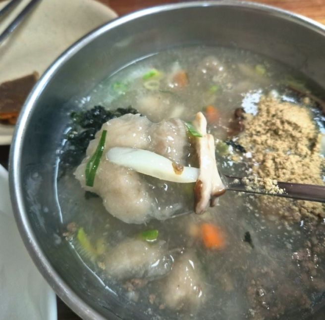 [강릉중앙시장맛집: 장칼국수+감자옹심] '여왕개미식당'에 간 홍순이
