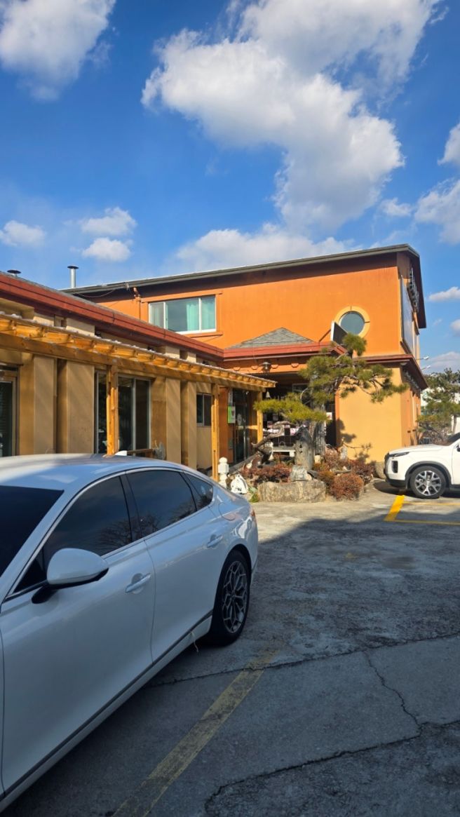 햇살에 익히고~ 산바람에 식혀 빨갛게 영근 소백산 한 조각 떼어 올립니다 [영주 약선당]