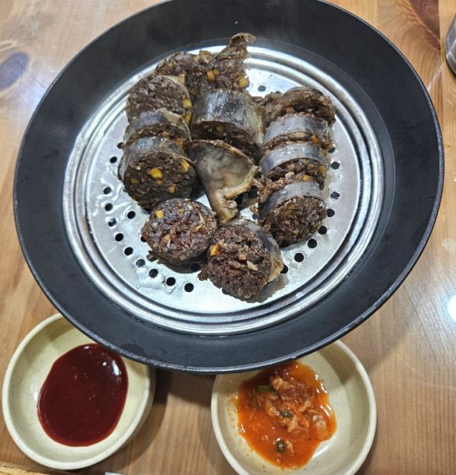 전북 익산시 [진미식당] 육회비빔밥 / 고구마순대