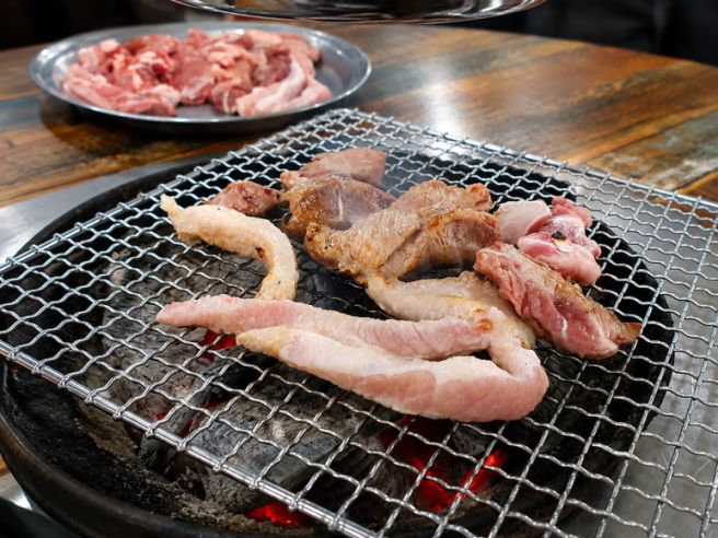 구미 산동 맛집 산동식당, 머릿고기를 숯불에 굽는 현지인 노포