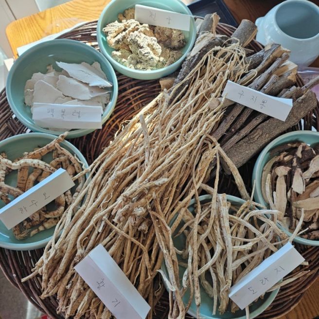 풍기 동충하초가 들어간 삼계탕이 있다 : 영주칠향계