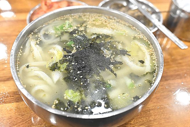 대구 고향손국수 ‘손칼국수’ (대구광역시 동구 불로동)