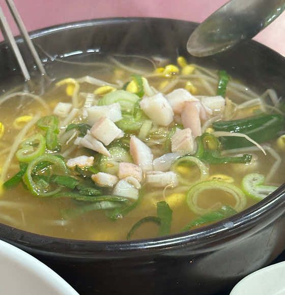 "밥 국물 수란 무한리필?".. 독박투어 전주 콩나물국밥 곽범 추천 왱이집 위치 주차 메뉴 가격