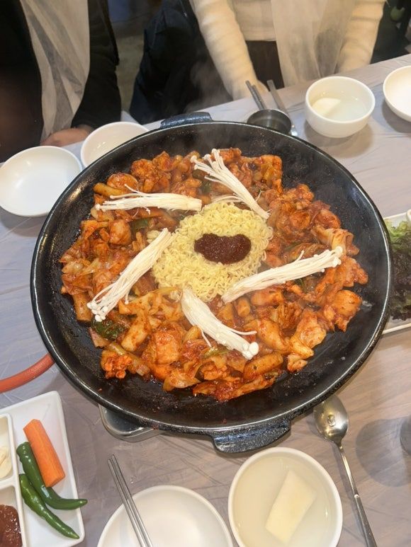 «블루리본 서베이» 수록, 강원감영 맛집 '오학닭갈비' : 닭갈비 | 라면사리 (+ 영업시간 | 라스트오더)