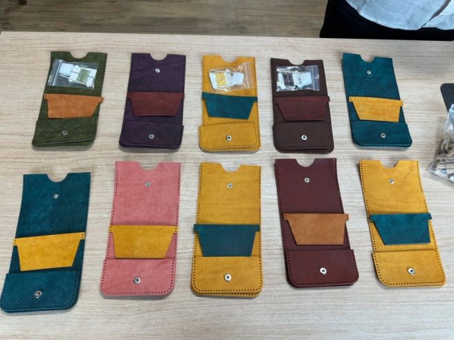 구포중학교 학부모연수 가죽공예 출강수업 - 심플명함지갑 만들기수업, 일로 가죽공방