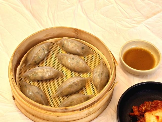 [충남 홍성] 굴 듬뿍, 고소한 들깨 향 굴칼국수 맛집 '결성칼국수' (since1971)