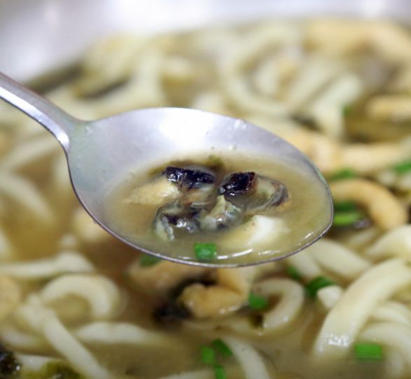 곽튜브가 아내 생각났다는 그 국물 — 서귀포 대정읍 옥돔식당 보말칼국수