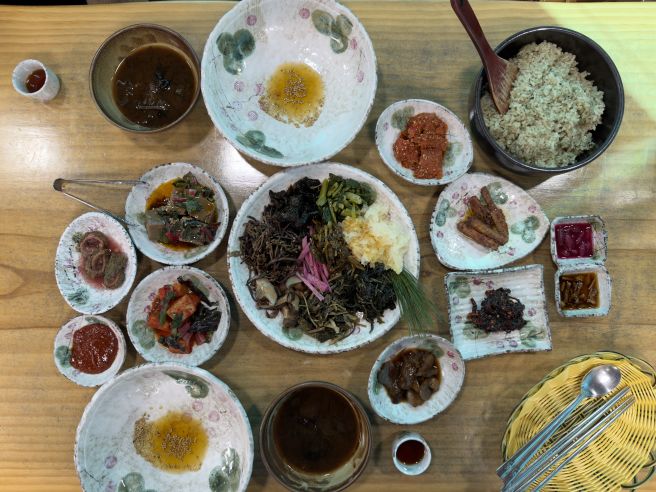 속초 가면 물회·닭강정만? 현지인이 매번 찾는 숨은 산채 맛집 점봉산산채