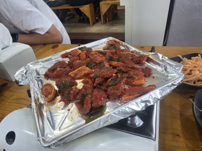 🍲 [일상의 일탈] 제주 가시리 가시식당, 두루치기 한 판에 반하고 몸국에 또 반하다