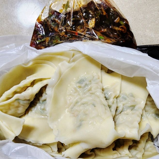 추억이 방울방울, 대구 사람들의 찐 소울푸드 '남문시장 납작만두' 먹방 &amp; 생만두 포장 후기🥢