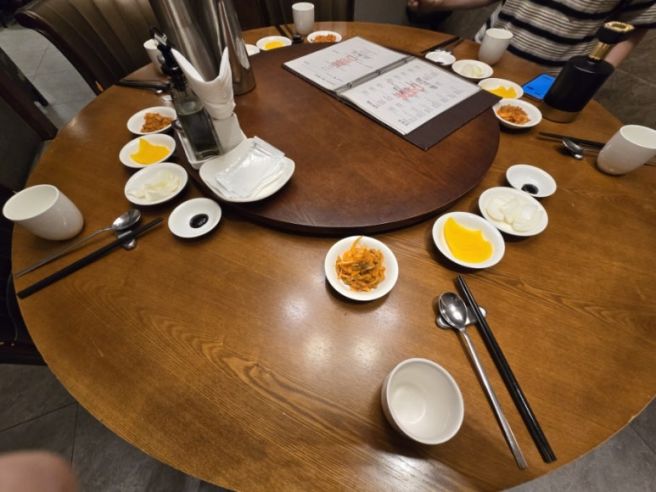 복성각 마포본점｜원탁은 돌리고, 고량주는 나누고. 마포 중식 직장인 회식 맛집