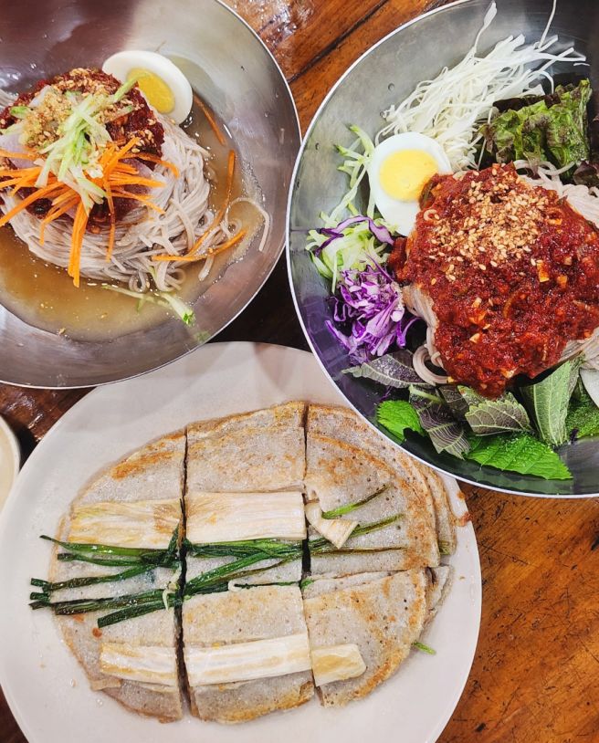 춘천 현지인 맛집 룸이 많아 모임하기 좋은 별당막국수