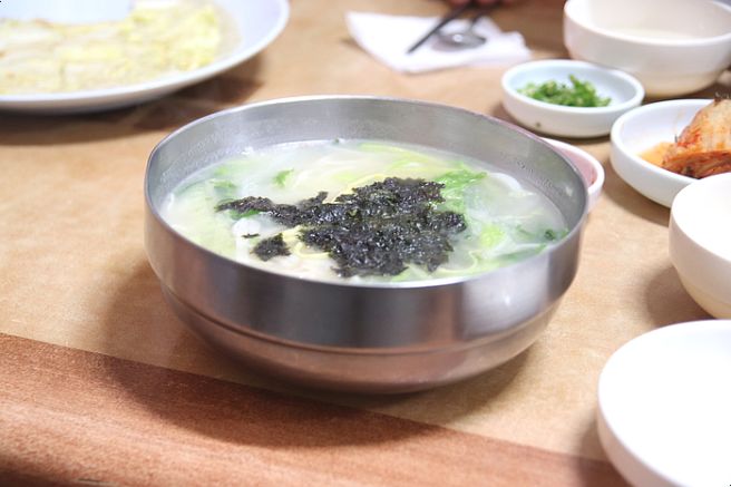 서울 정릉동- 칼국수와 배추전, 만두.../봉화묵집